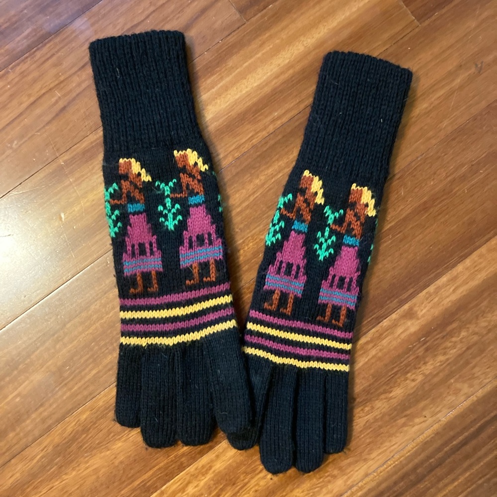 Vintage Island Theme Mittens
